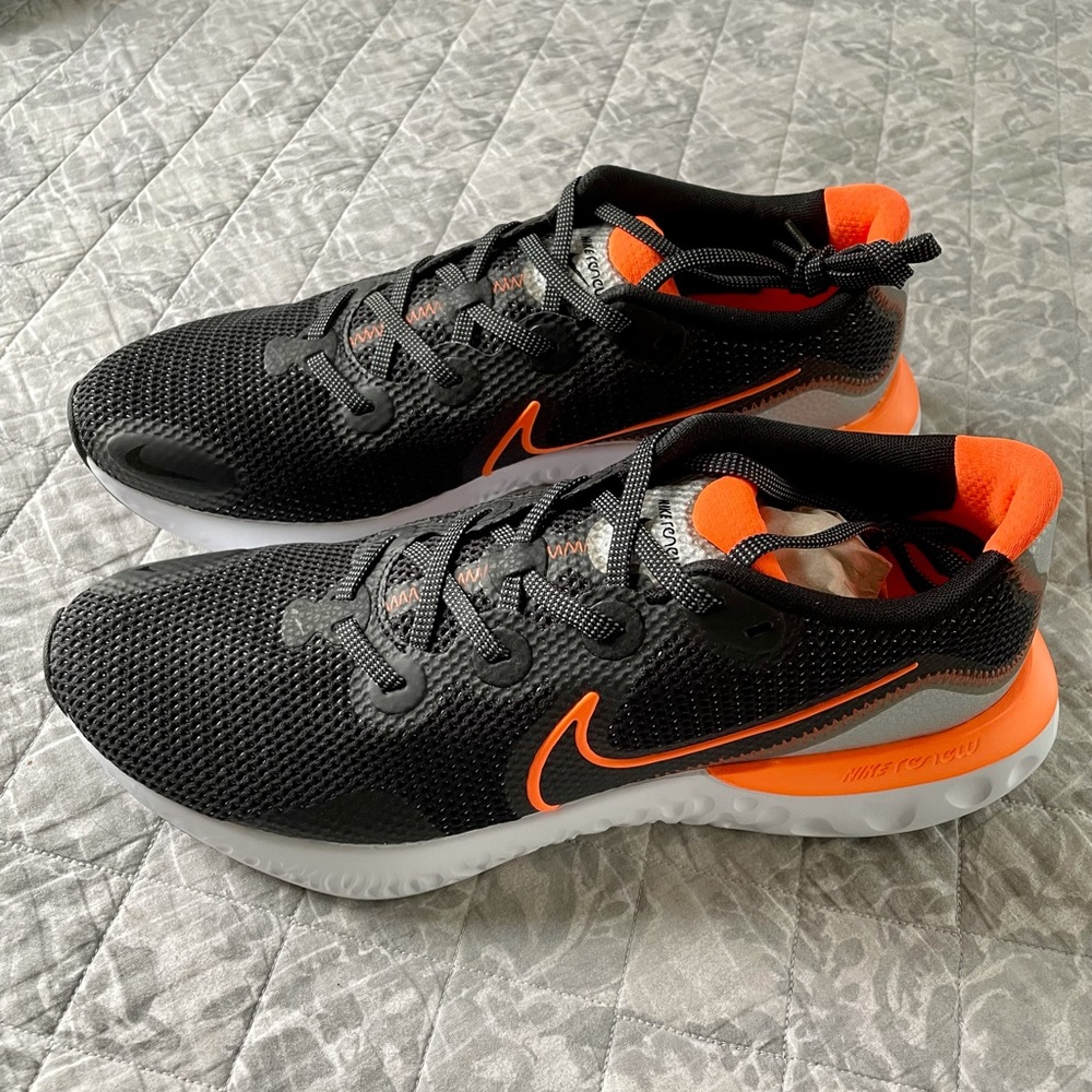 NIKE RENEW RUN